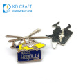 Benutzerdefinierte dekorative Emaille-Metall-Zink-Legierung American Airlines Pins Abzeichen Kleidung Flugzeug Pin Airline Anstecknadel für Souvenir